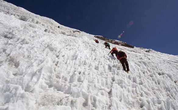 登山有风险 小心加谨慎 驴友户外登山旅游注意事项有哪些